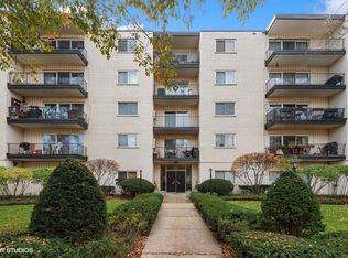 820 Oakton St APT 2D, Evanston, IL 60202
