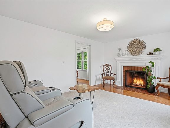 5th image of 2 Stonybrook Ln