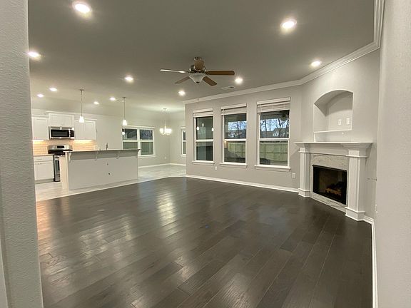 5th image of 900 Lakeview Dr