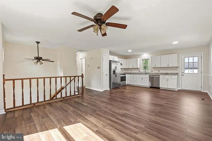 136 Nightingale Ave — Photo 9