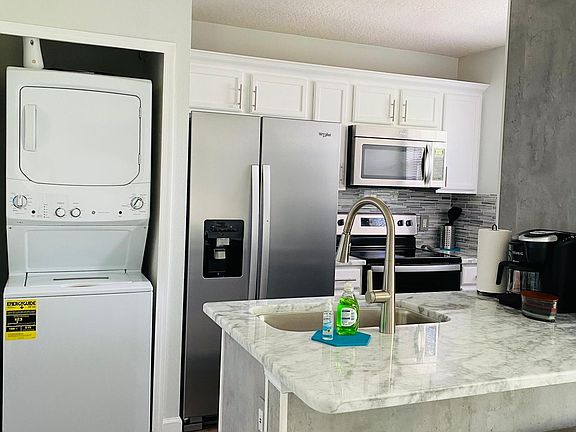 5th image of 3430 Carriage Lake Dr
