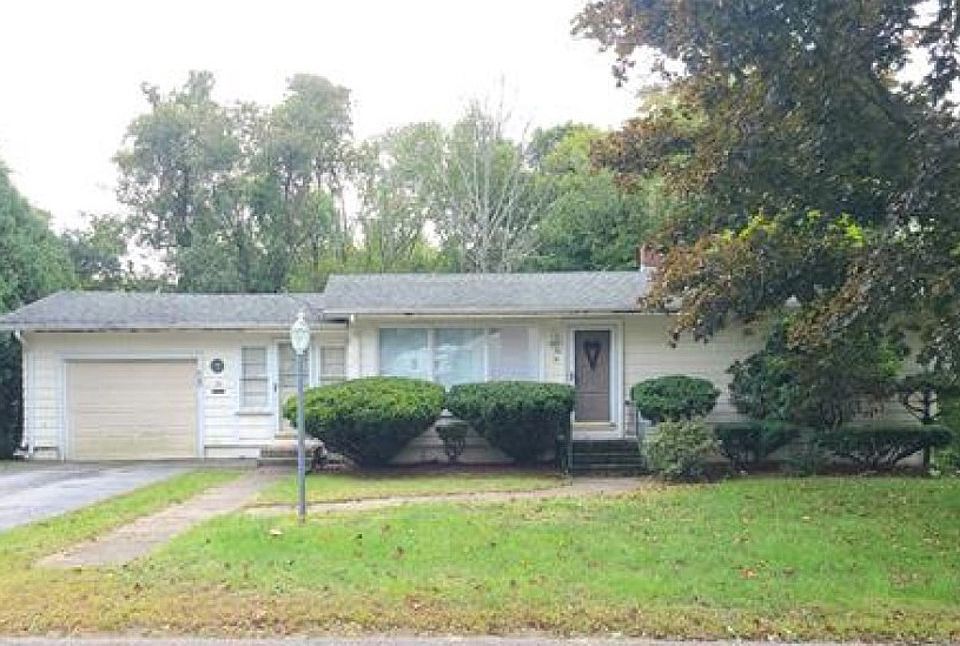 39 Pichette Blvd, Woonsocket, RI 02895 Zillow