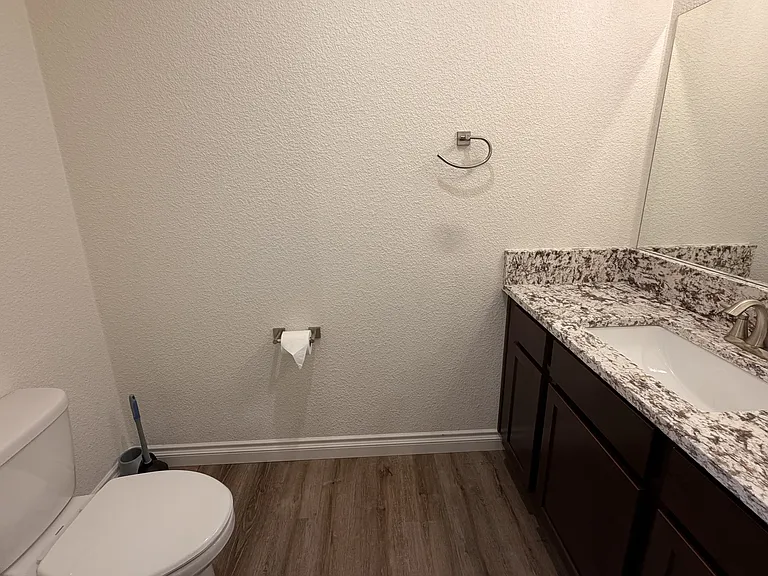 18659 Village Center Dr — Photo 7