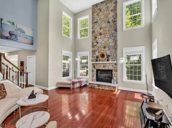 4 Sovereign Dr, Mount Olive Twp., NJ 07836