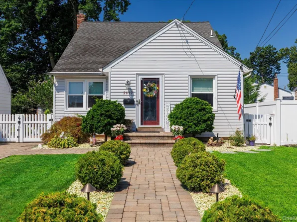 2612 Yorktown Street, Oceanside, NY 11572