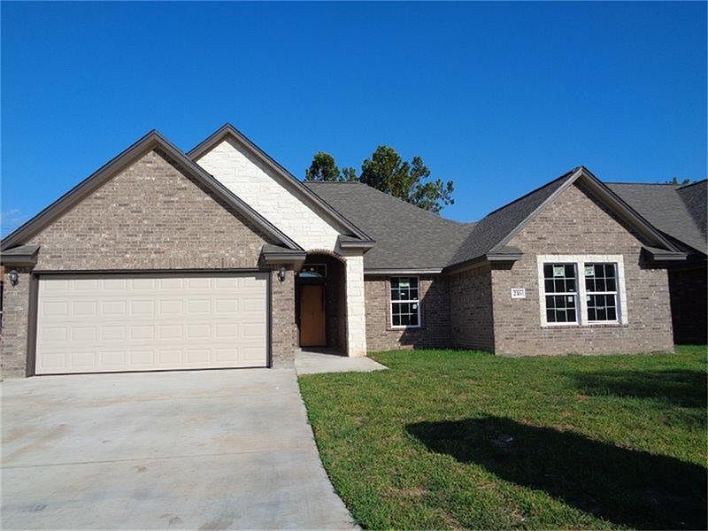 1st image of 216 Majestic Oak Cir