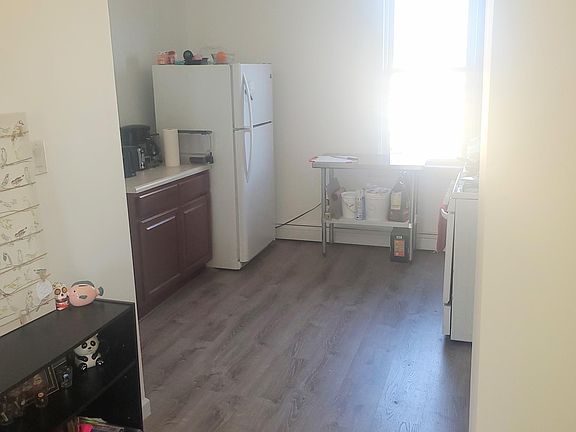 4th image of 78 Logan Ave APT 3