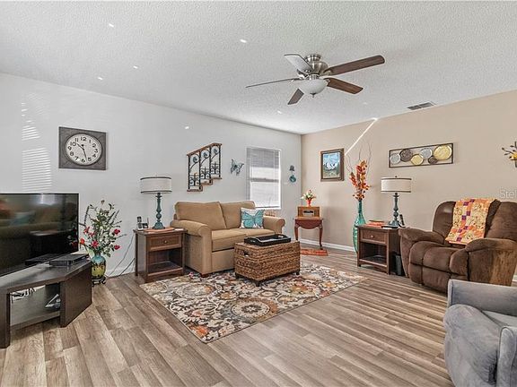 4th image of 4917 Colonnades Cir E