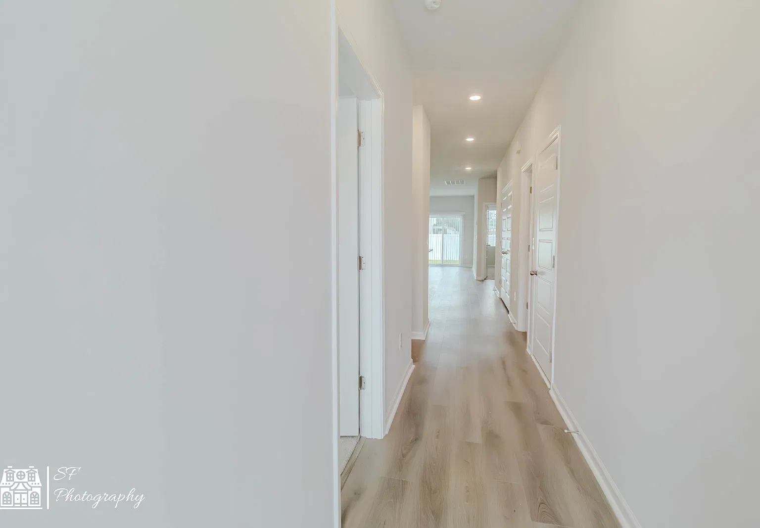 3 bed, 3.0 bath, 1500 sqft, $2,045 — Photo 2
