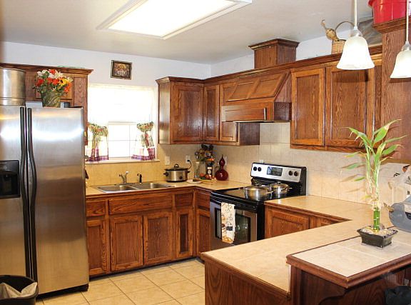 3rd image of 3316 Huron Dr