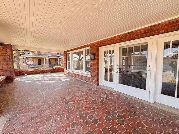 2nd image of 211 NW 4th Ave