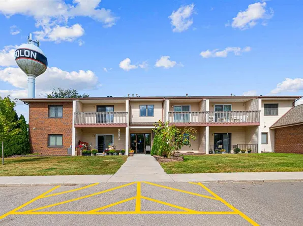 730 S Market St APT 12, Solon, IA 52333