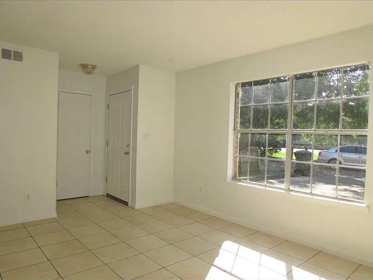 718 N Fairfield Dr — Photo 5