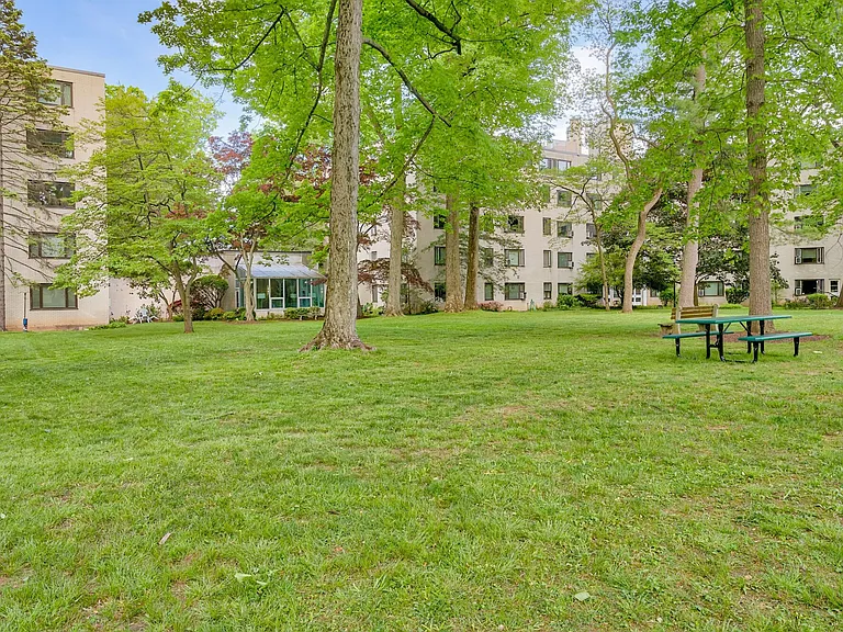 Thomas Wynne Apartments — Photo 40