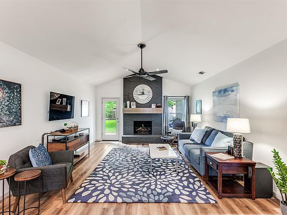 3rd image of 3204 Benbrook Dr