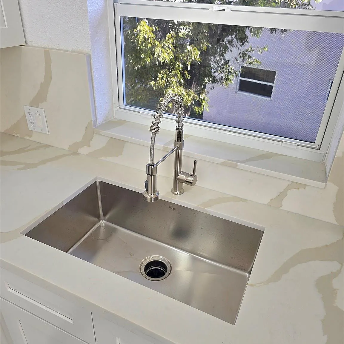 3 bed, 2.0 bath, 1350 sqft, $2,495 — Photo 4