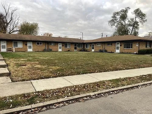 2 bed, 1.0 bath, 4794 sqft, $895 — Photo 2
