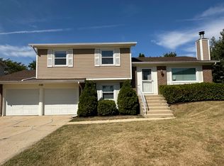4700 Brigantine Ct, Hoffman Estates, IL 60192