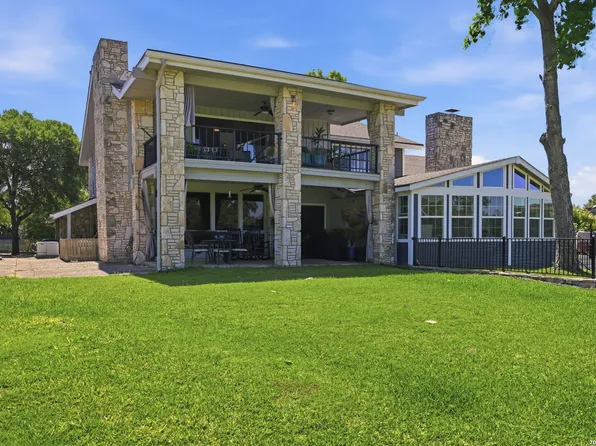 701 OAKLAND HILLS LN, Kerrville, TX 78028
