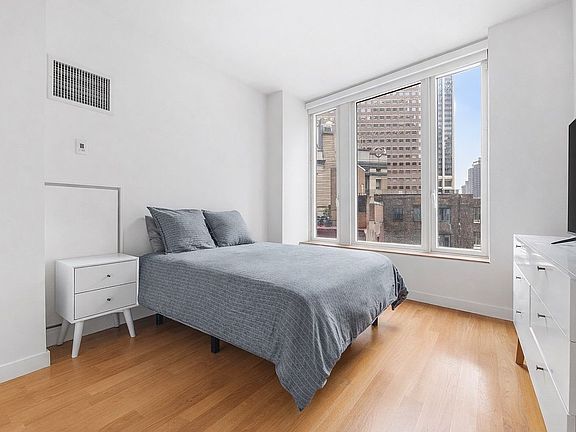 5th image of 15 William St APT 10B