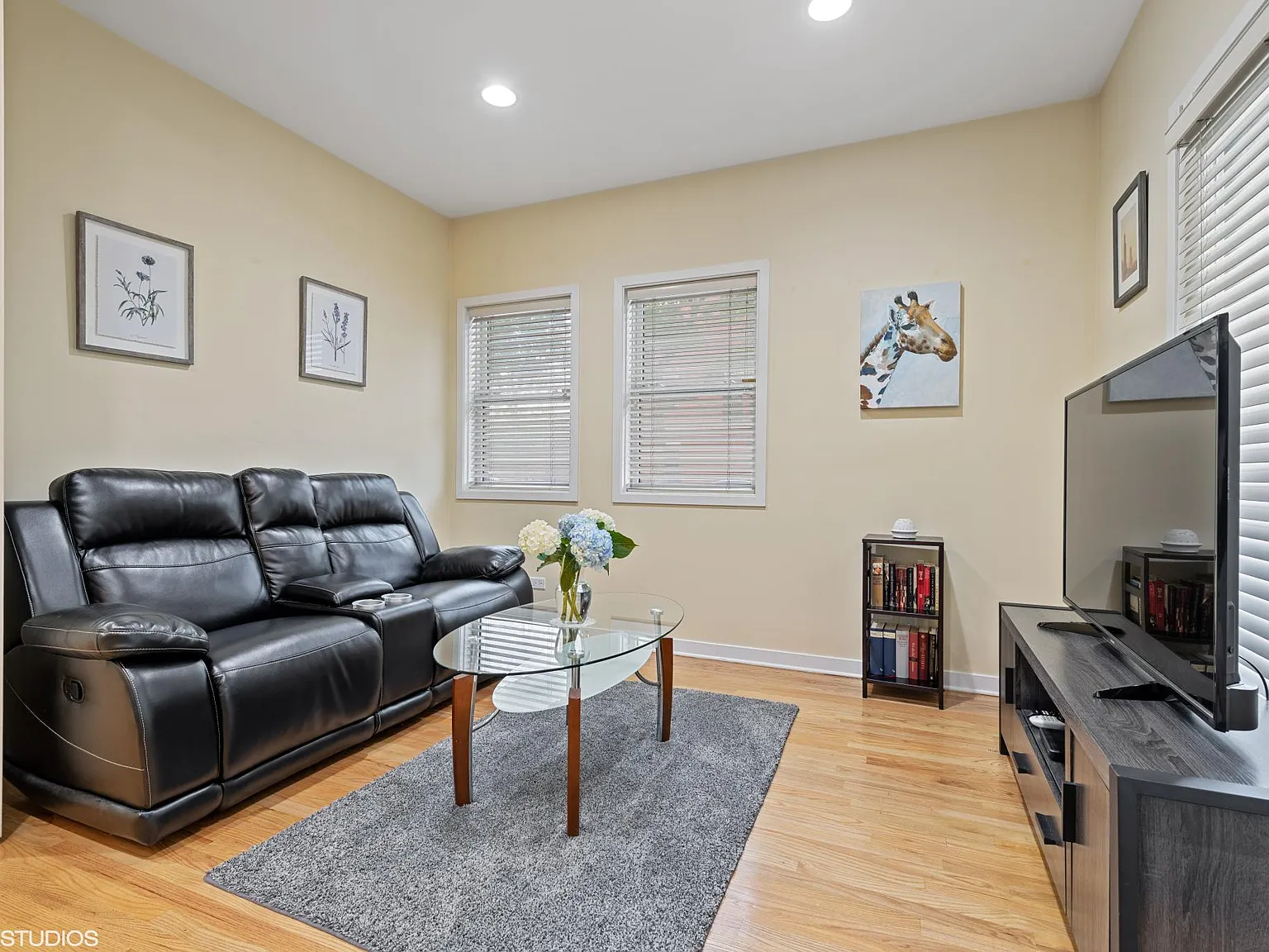 2 bed, $3,200 — Photo 4