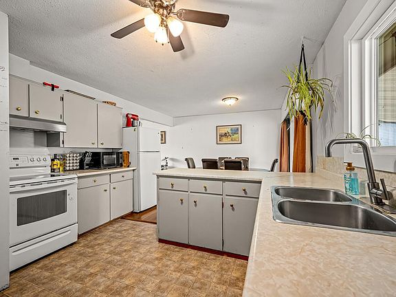 5th image of 483 Pritchard Rd