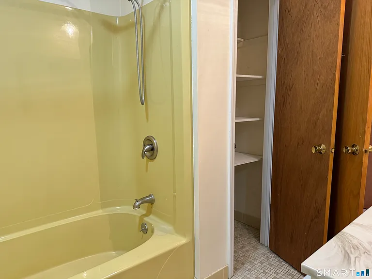 330 Merwin Ave #F4 — Photo 11