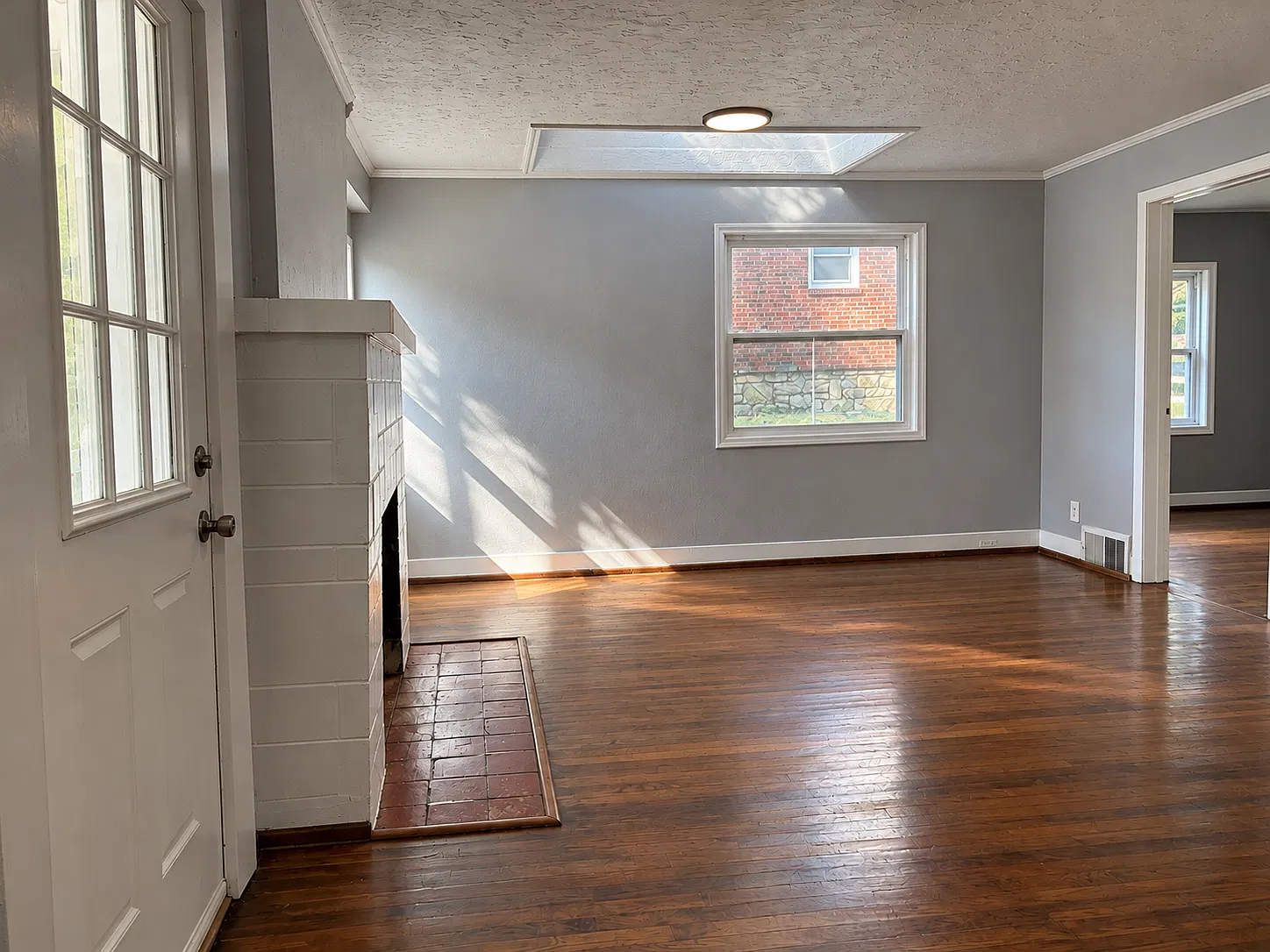 3 bed, 1100 sqft, $1,400 — Photo 2
