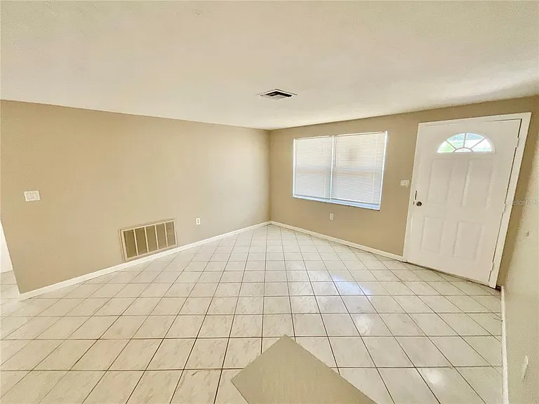 3054 Primrose Dr — Photo 4