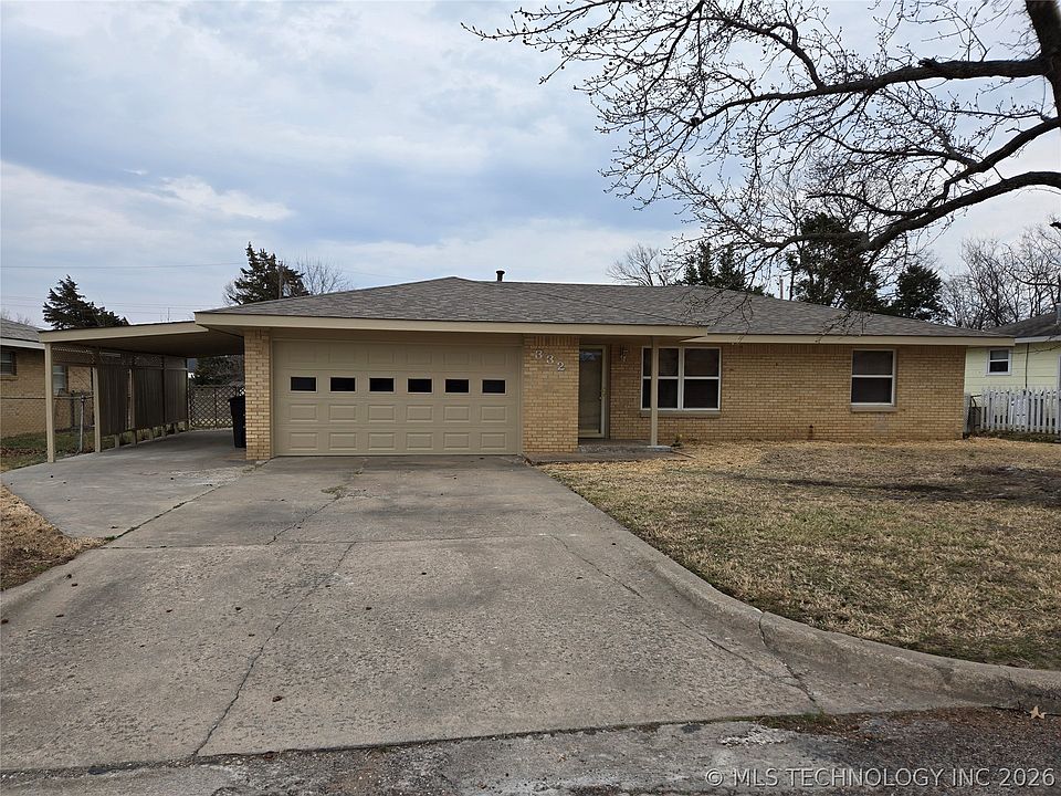 1st image of 332 NE Meadowlark Ave