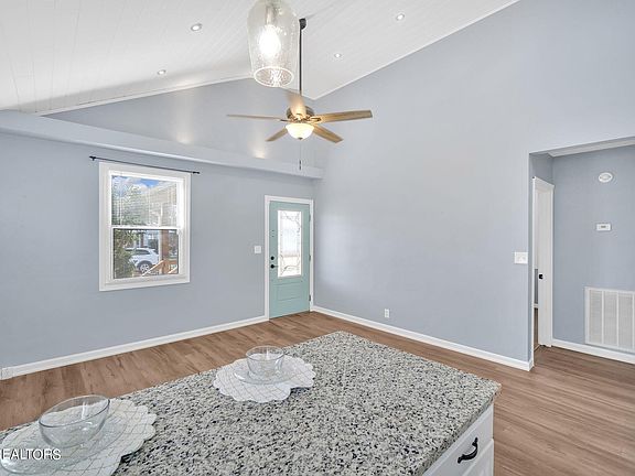 5th image of 1444 Carolina Ave