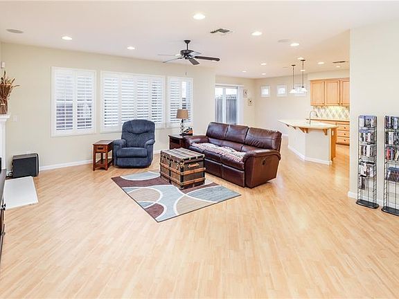 3rd image of 3986 Martis St
