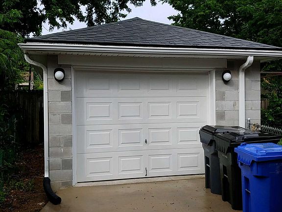 1-car detached garage