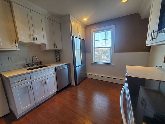 3rd image of 158 East Ave Unit 2