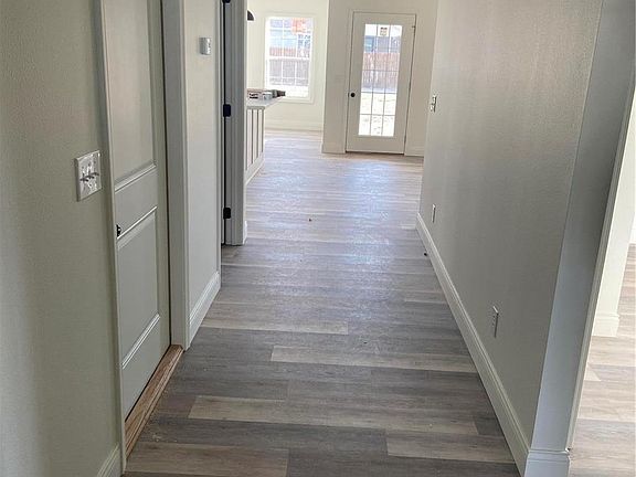2nd image of 979 Saint Elmo Ln