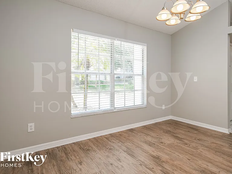 1254 Kenworth Dr — Photo 5