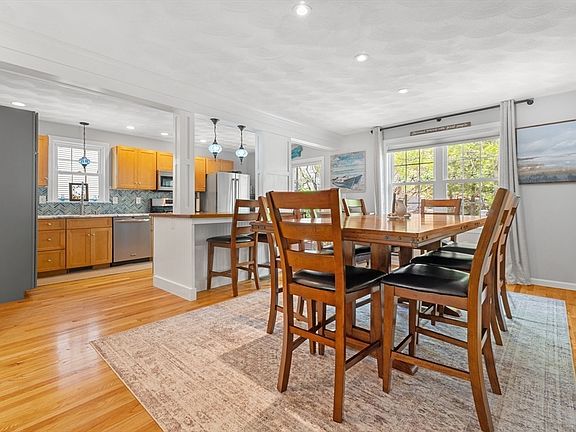 5th image of 10 Riverview Way #A