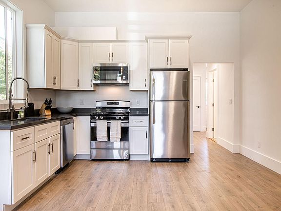 5th image of 354 Crescent Ave