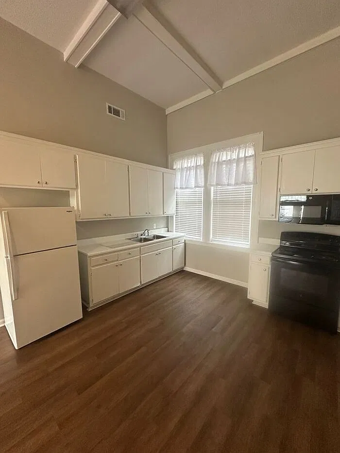 2 bed, 1.0 bath, 850 sqft, $995 — Photo 2