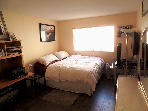 2nd image of 1645 Emerald St APT 2T