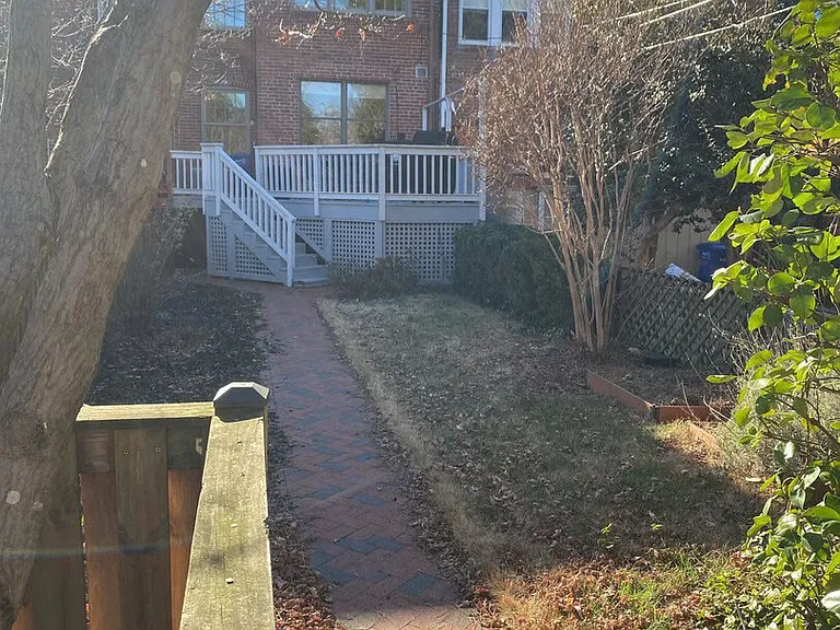 Calvert St NW — Photo 16