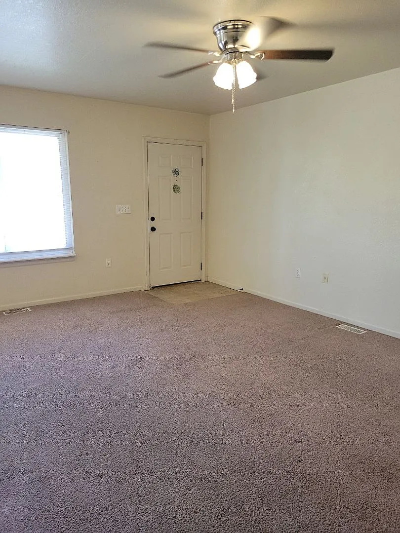 Building Photo - 631 Scottsvale Dr