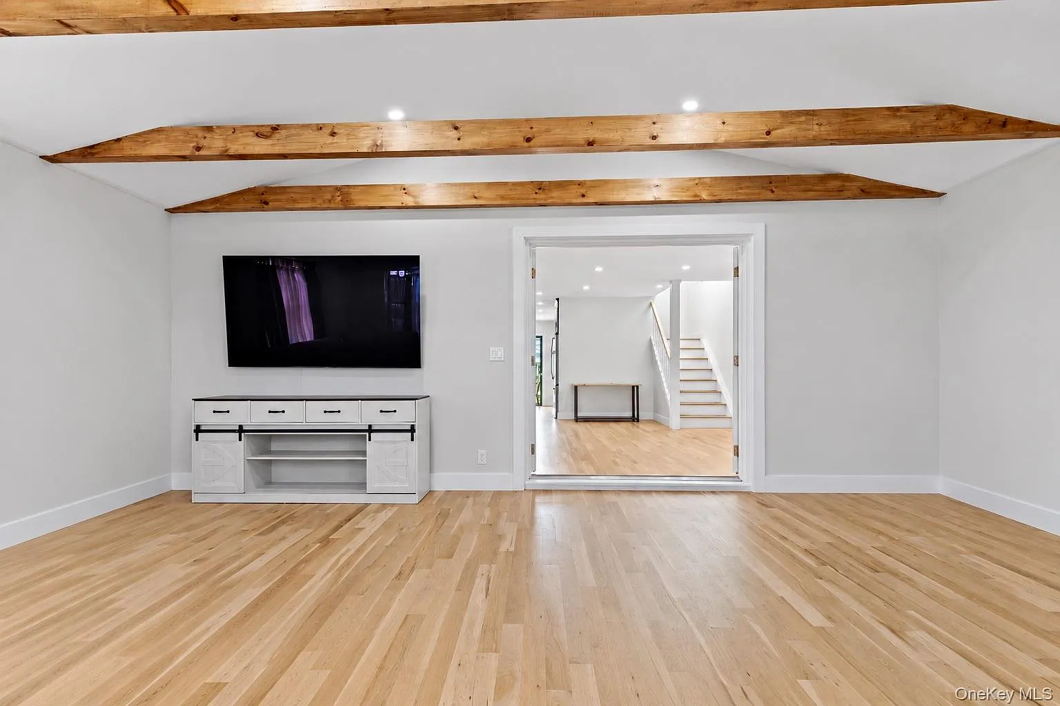 4 bed, 2.0 bath, 1760 sqft, $6,500 — Photo 2