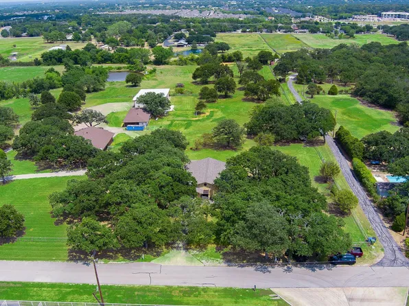 703 Robin Ln, Argyle, TX 76226