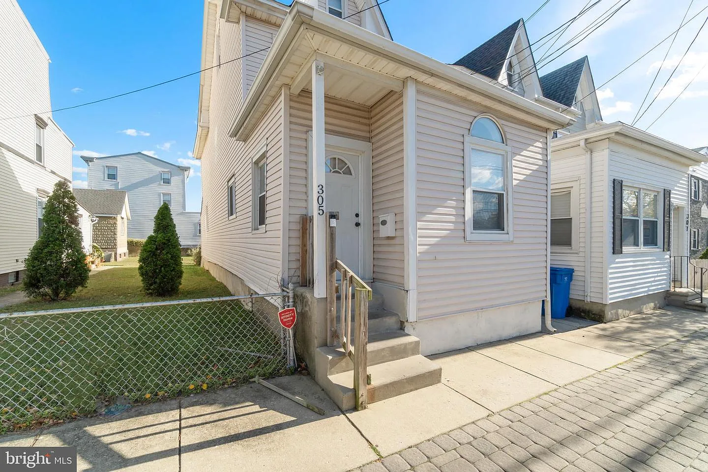 305 Broadway photo 1
