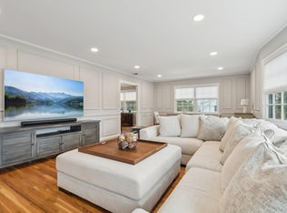 39 Sea Spray Dr, Centerport, NY 11721