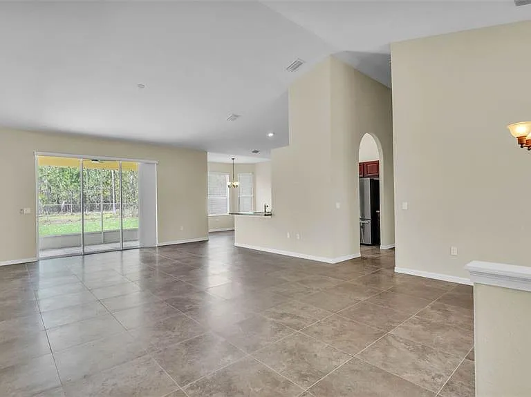 2889 Seymore St — Photo 4