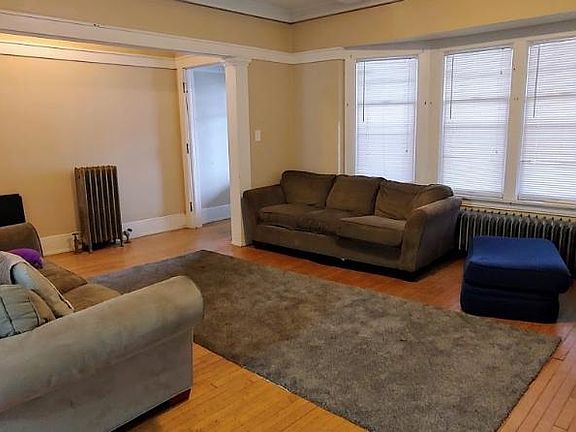 4th image of 2000 E Newberry Blvd #1
