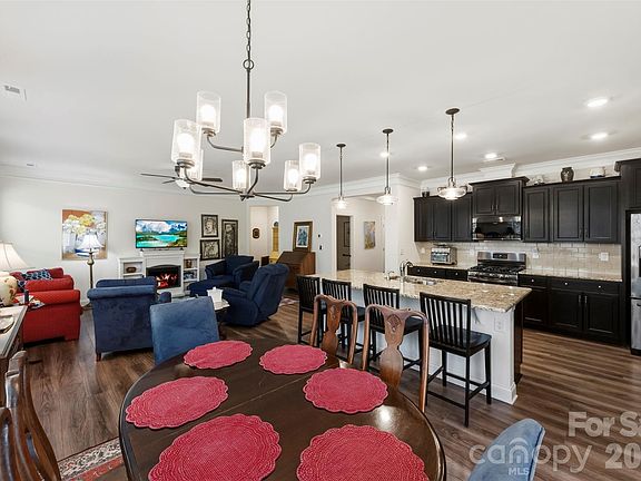 5th image of 1626 Wiggins Dr