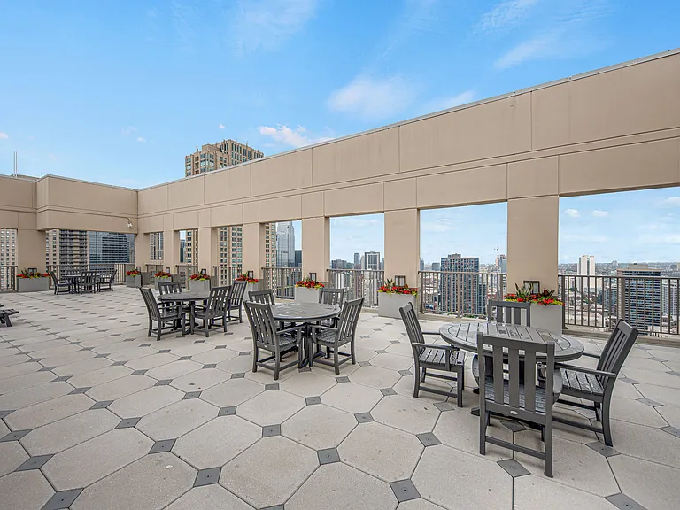 2 E Erie St #1804 — Photo 20